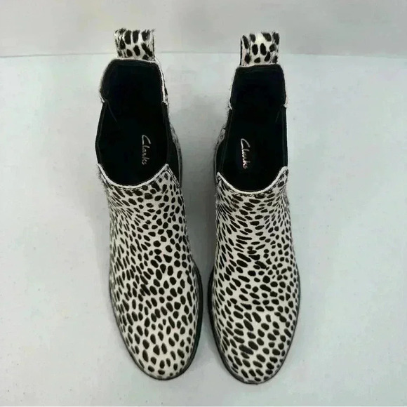 NWT Clarks CLARKDALE ARLO Women' Slip On Chelsea Fall Boots Dalmatian Print Sz 7 - Picture 3 of 13